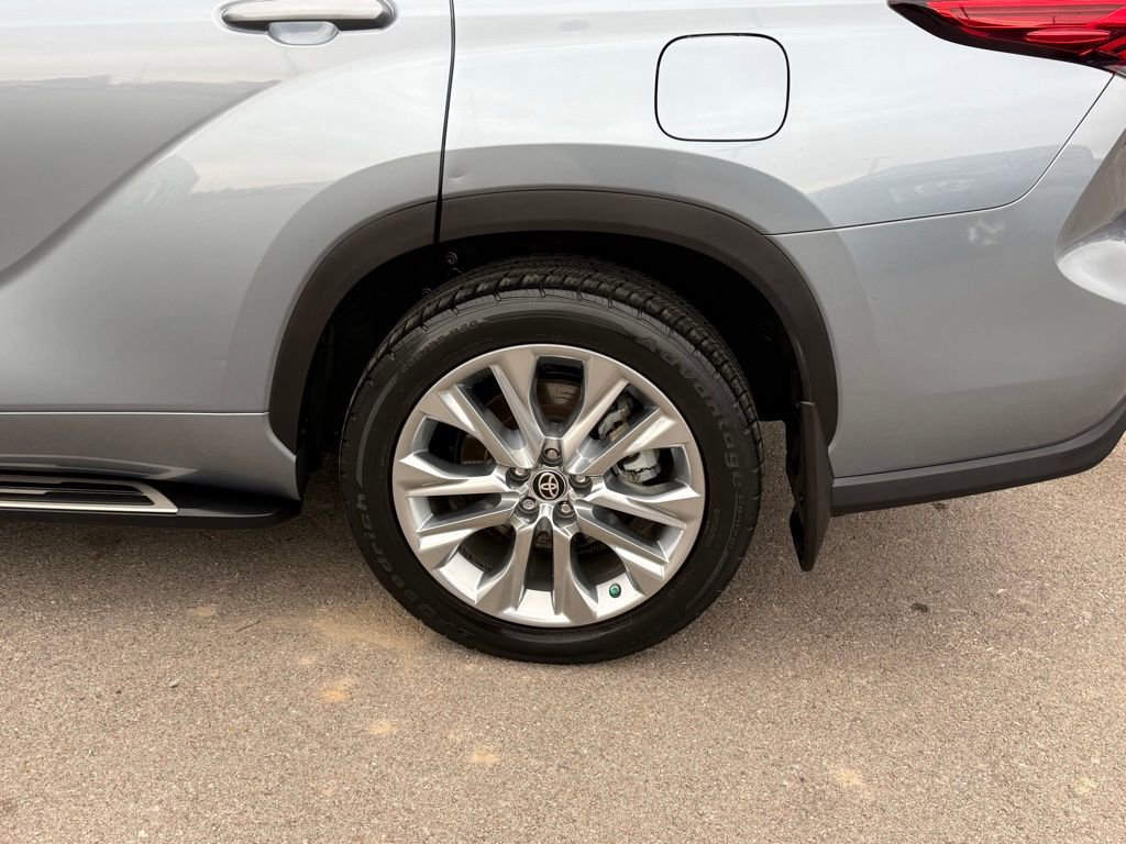 Used 2020 Toyota Highlander Limited image 42