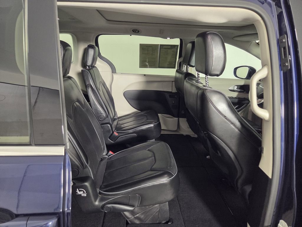 Certified 2018 Chrysler Pacifica Limited w/ Advanced Safetytec Group image 30