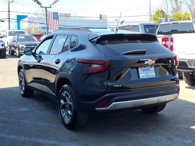 Used 2024 Chevrolet Trax LT image 4