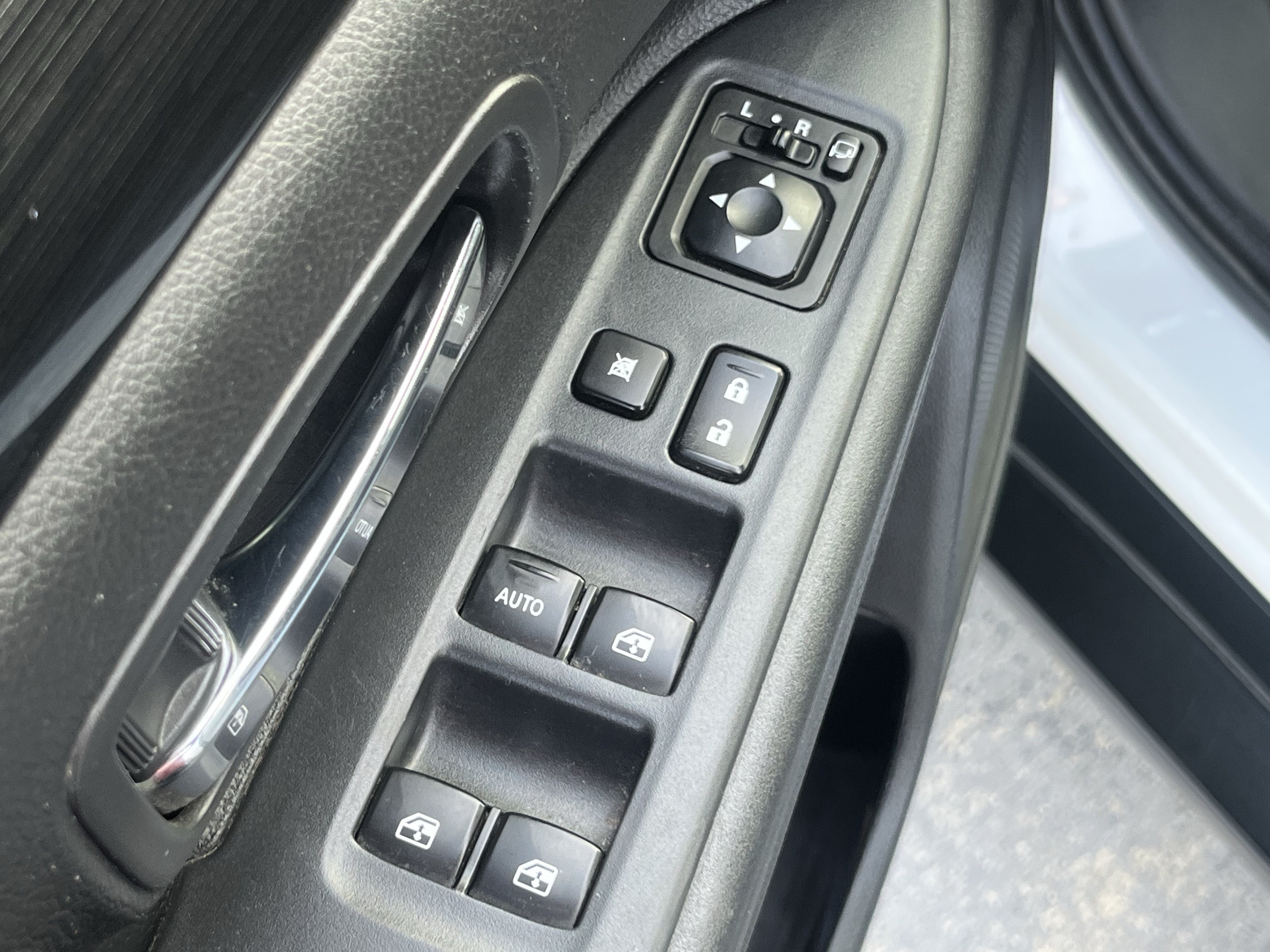 Used 2018 Mitsubishi Outlander GT AWD/4WD image 28
