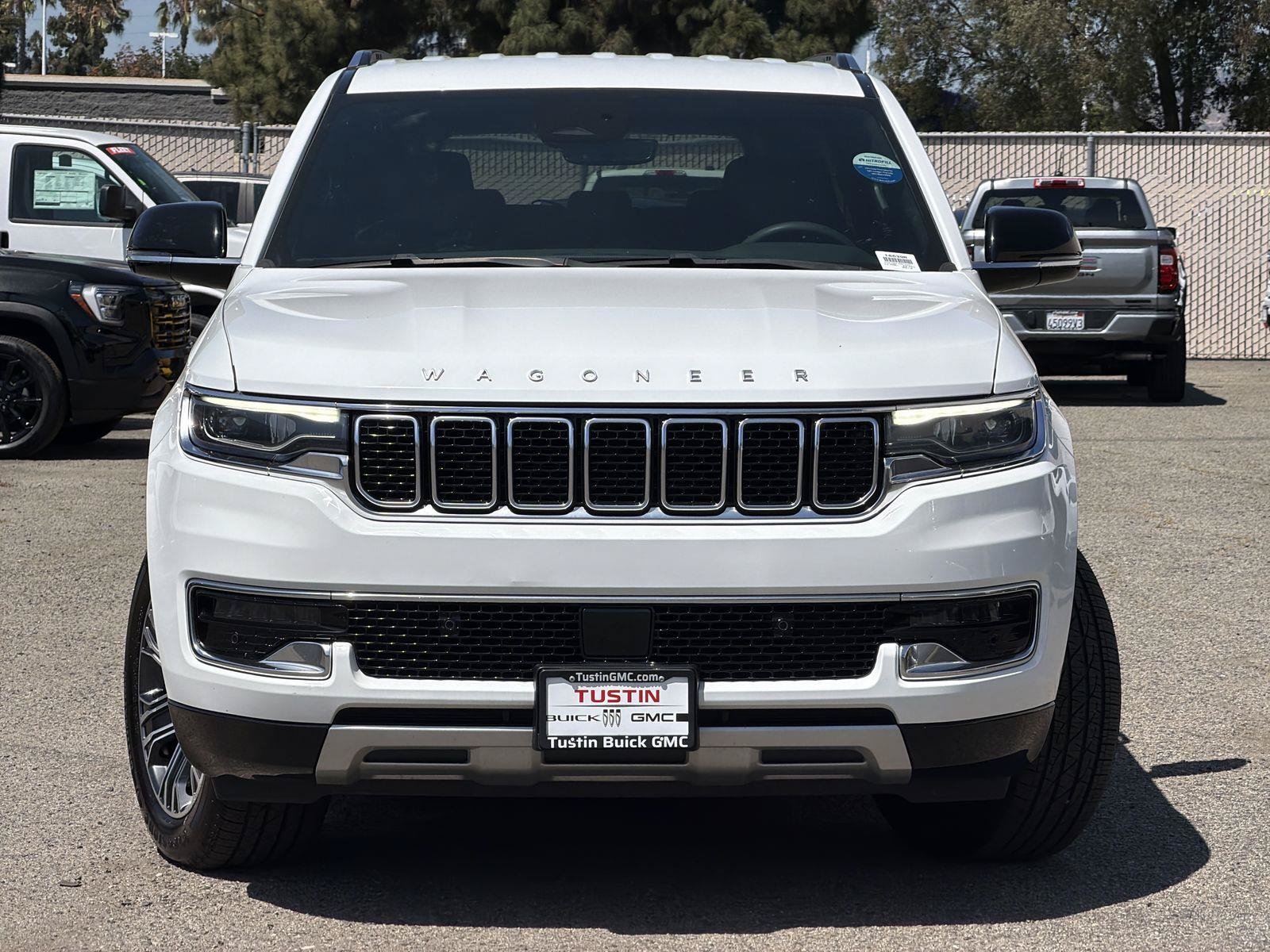 Used 2023 Jeep Wagoneer L Series II AWD/4WD image 2