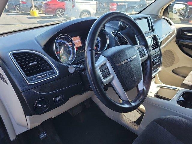 Used 2014 Chrysler Town & Country Touring image 21
