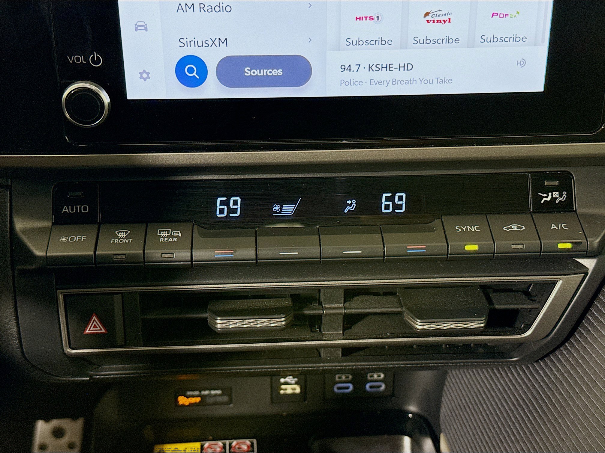 Used 2025 Toyota Camry SE FWD image 16