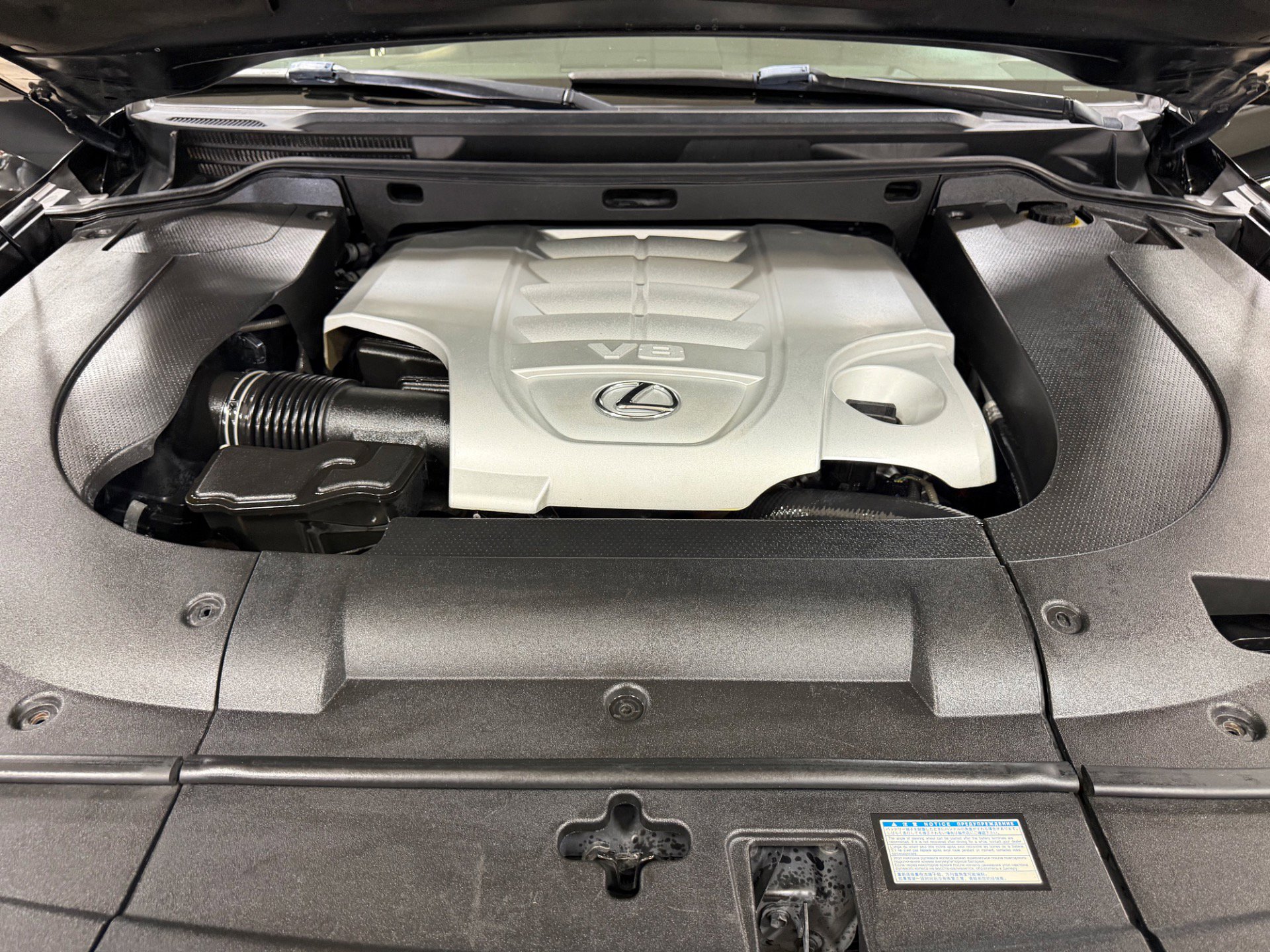 Used 2013 Lexus LX 570 4WD w/ Luxury Pkg w/Pre-crash image 31
