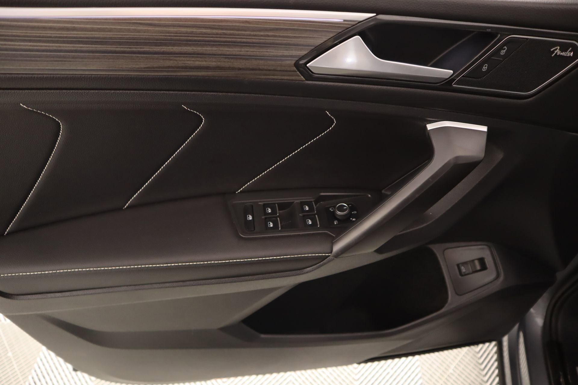 Used 2024 Volkswagen Tiguan SEL R-Line image 16