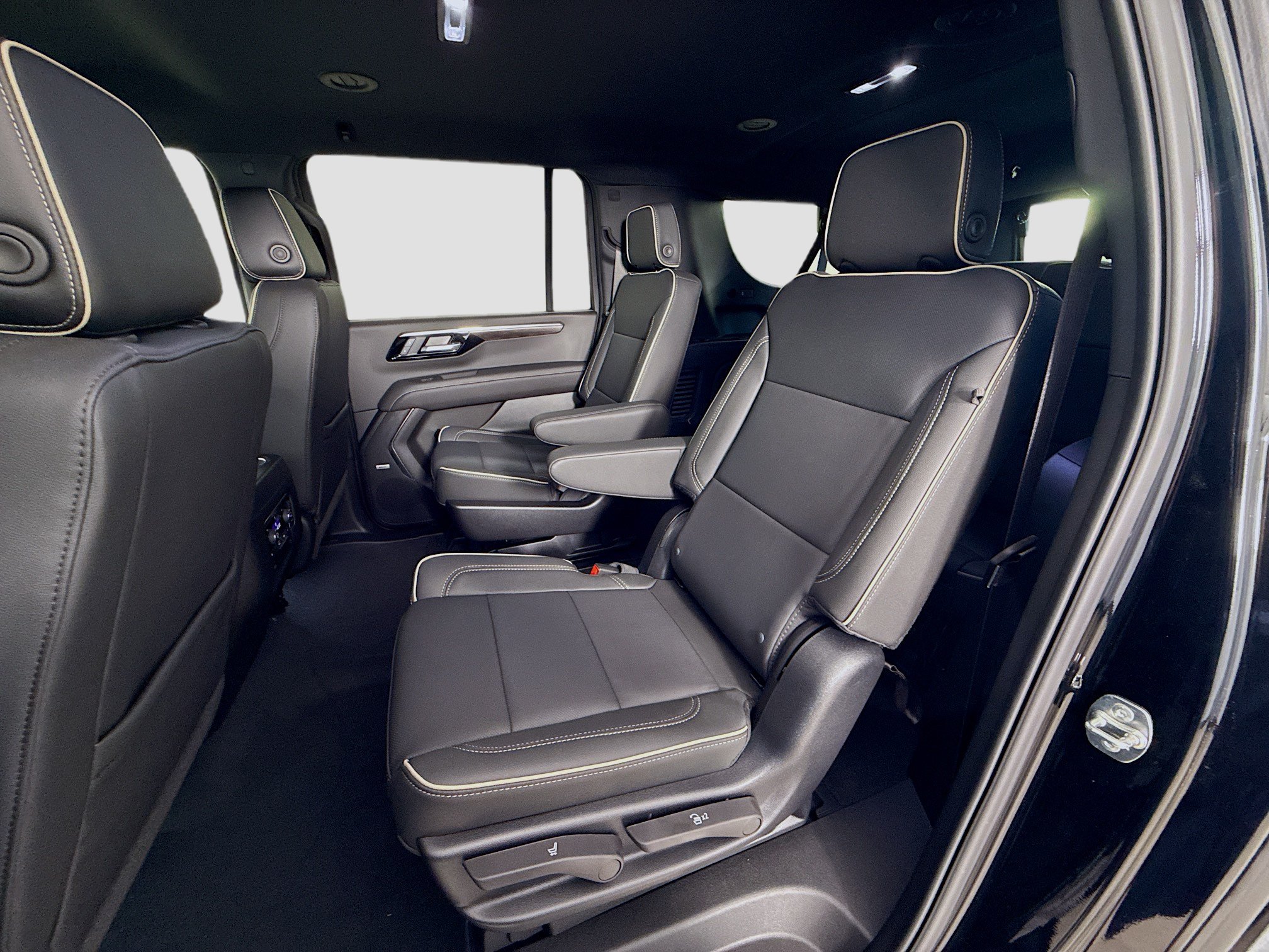 New 2026 Chevrolet Suburban Premier RWD image 26