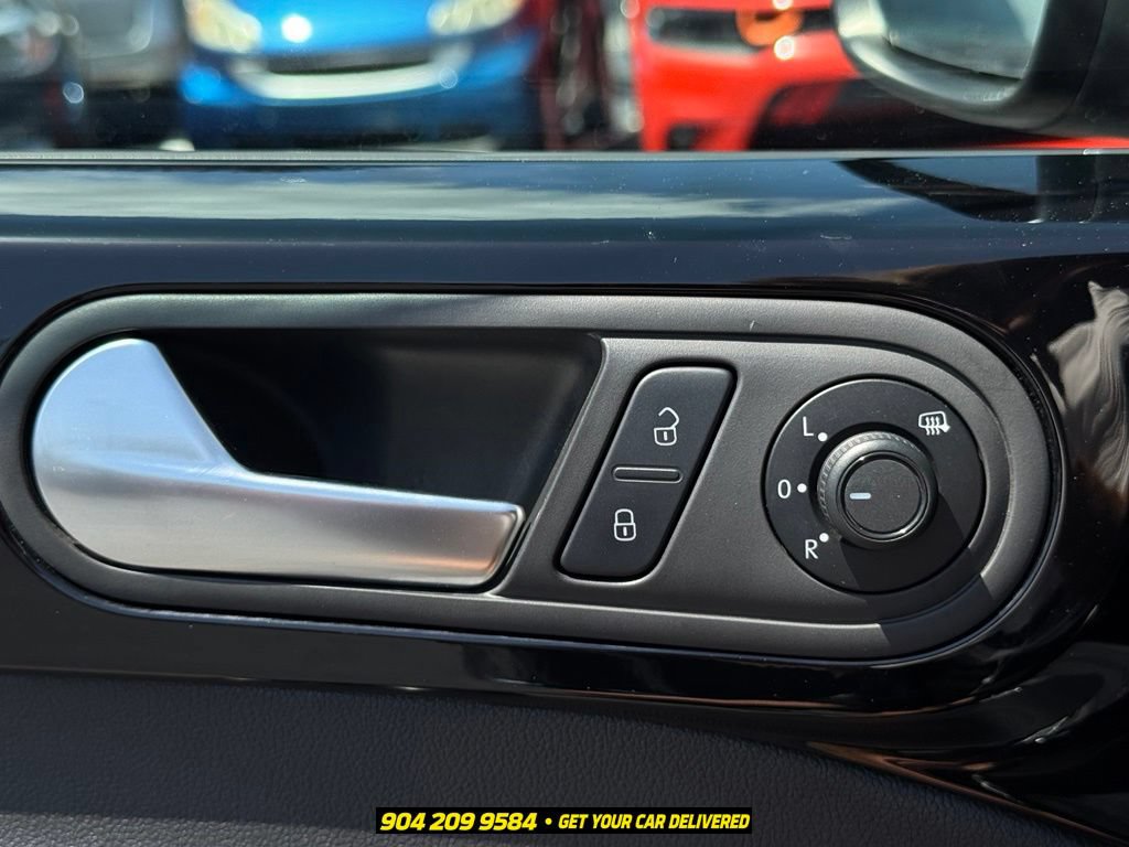 Used 2016 Volkswagen Beetle 1.8T Classic FWD image 15