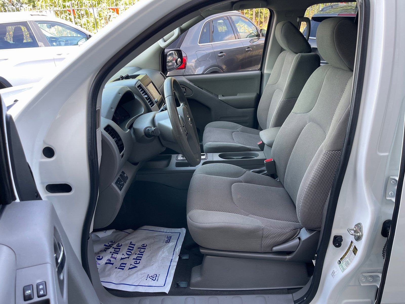 Used 2019 Nissan Frontier SV image 9