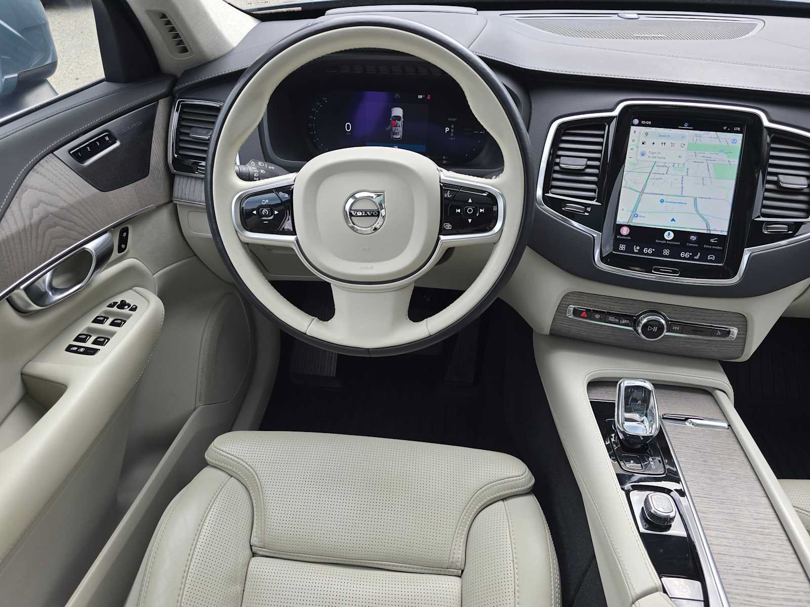 Used 2023 Volvo XC90 T8 Ultimate w/ Lounge Package AWD/4WD image 17