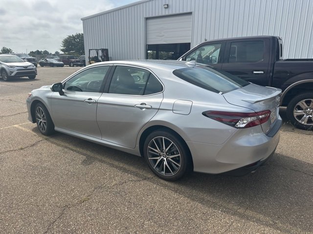 Used 2023 Toyota Camry XLE image 5