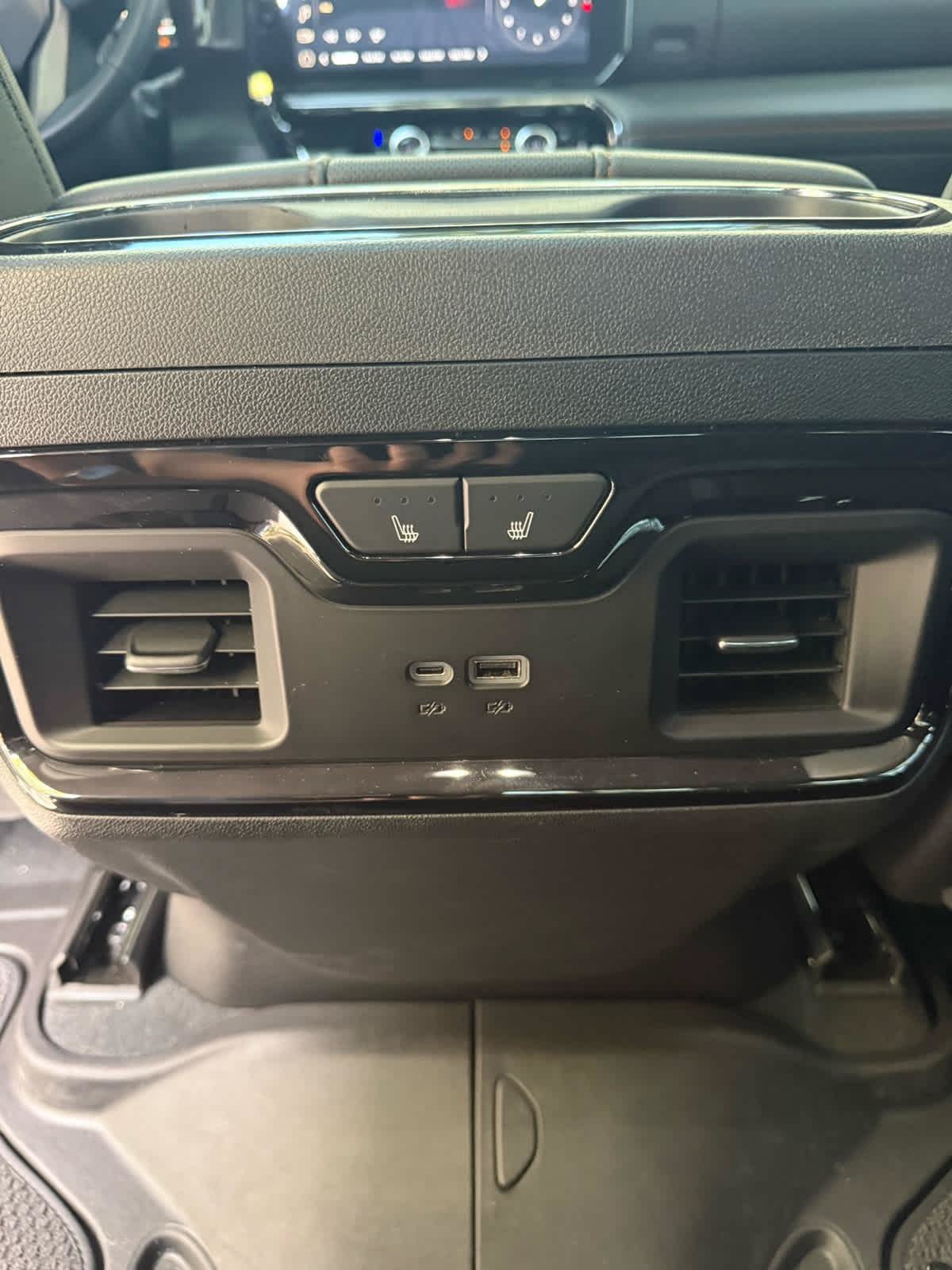 Used 2025 GMC Sierra 2500 AT4 w/ AT4 Premium Plus Package AWD/4WD image 16