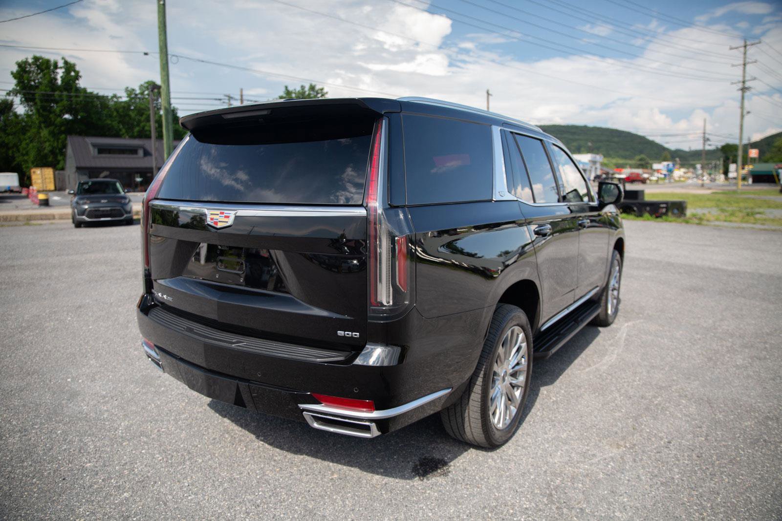 Used 2022 Cadillac Escalade Premium Luxury image 3