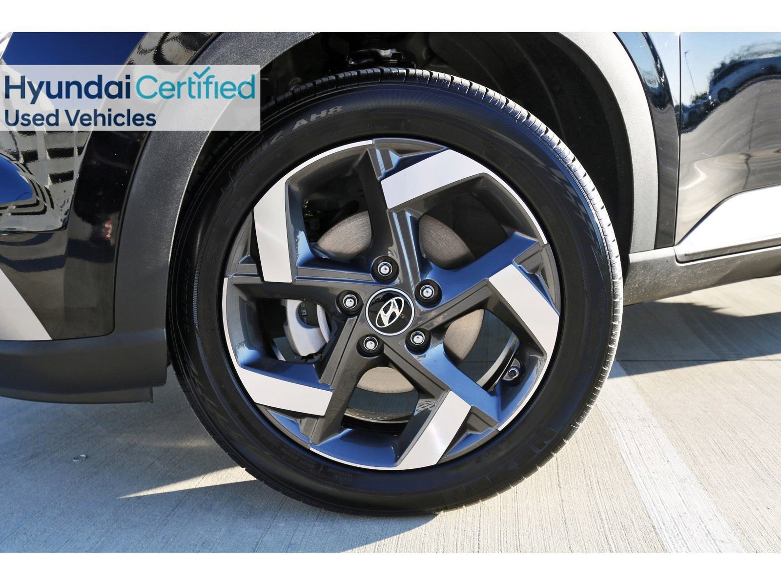 Certified 2025 Hyundai Venue SEL image 33