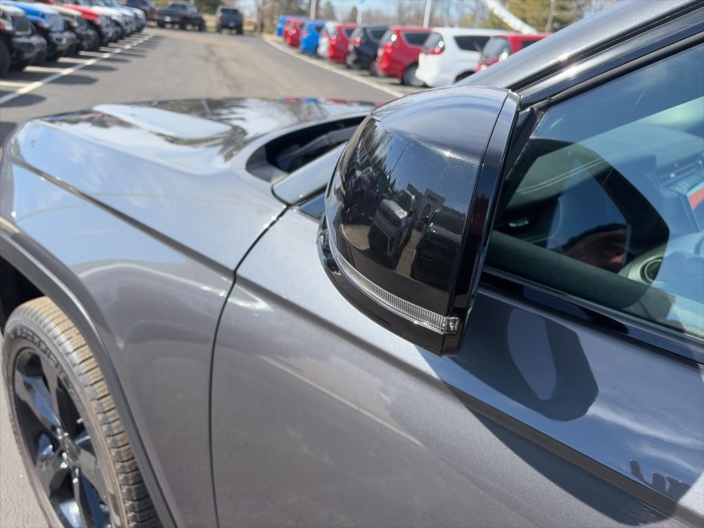 Used 2024 Jeep Grand Cherokee Limited w/ Black Appearance Package image 25