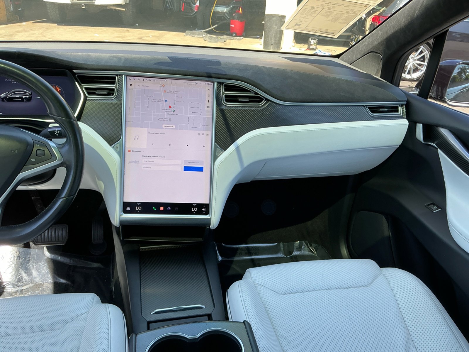 Used 2016 Tesla Model X 70D image 17