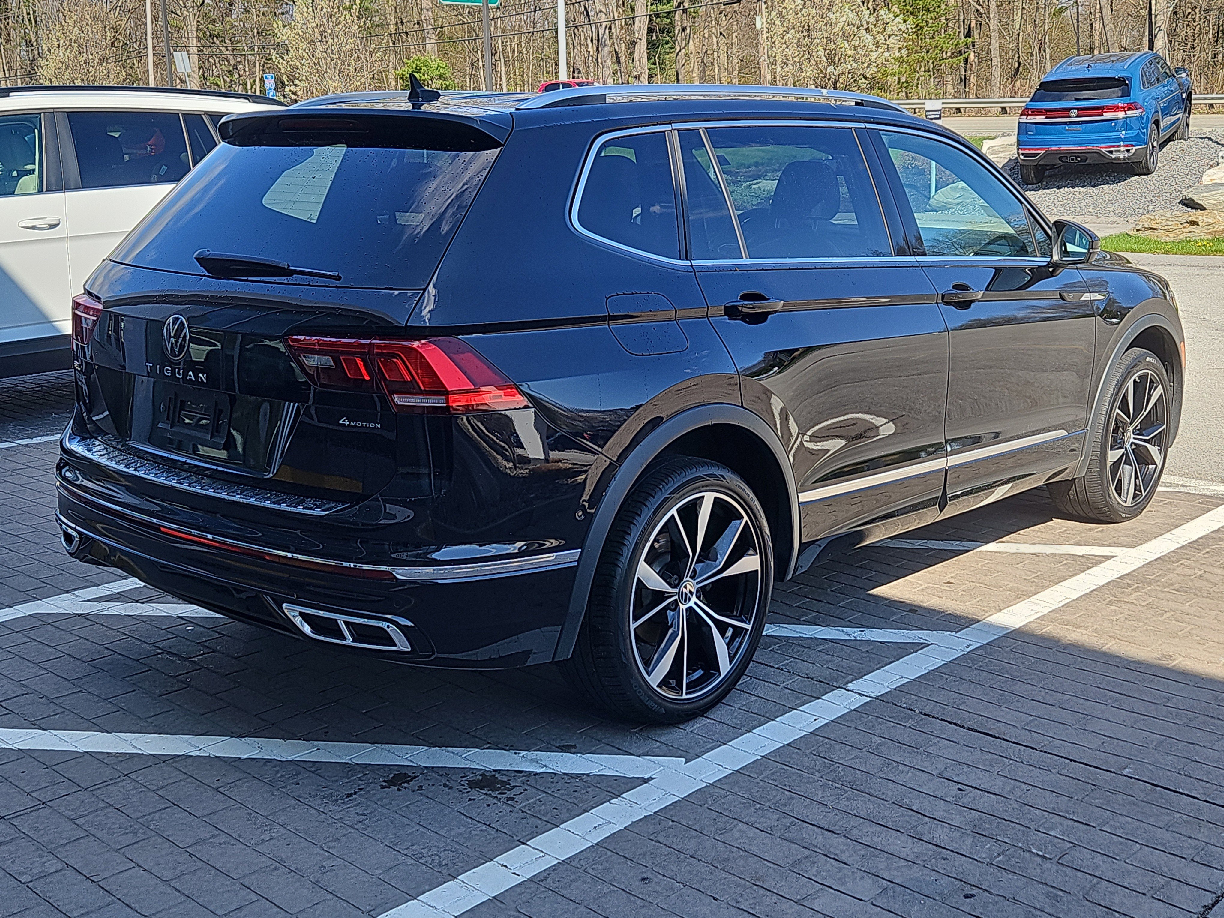 Used 2022 Volkswagen Tiguan SEL R-Line image 2