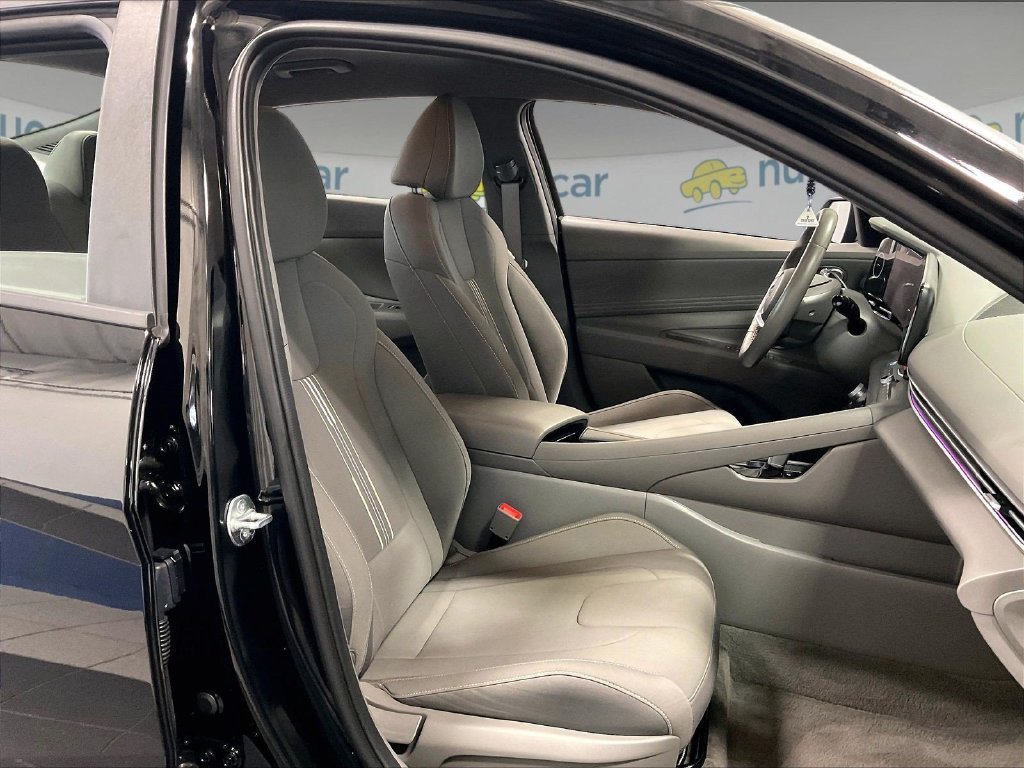 Used 2025 Hyundai Elantra SEL FWD image 11