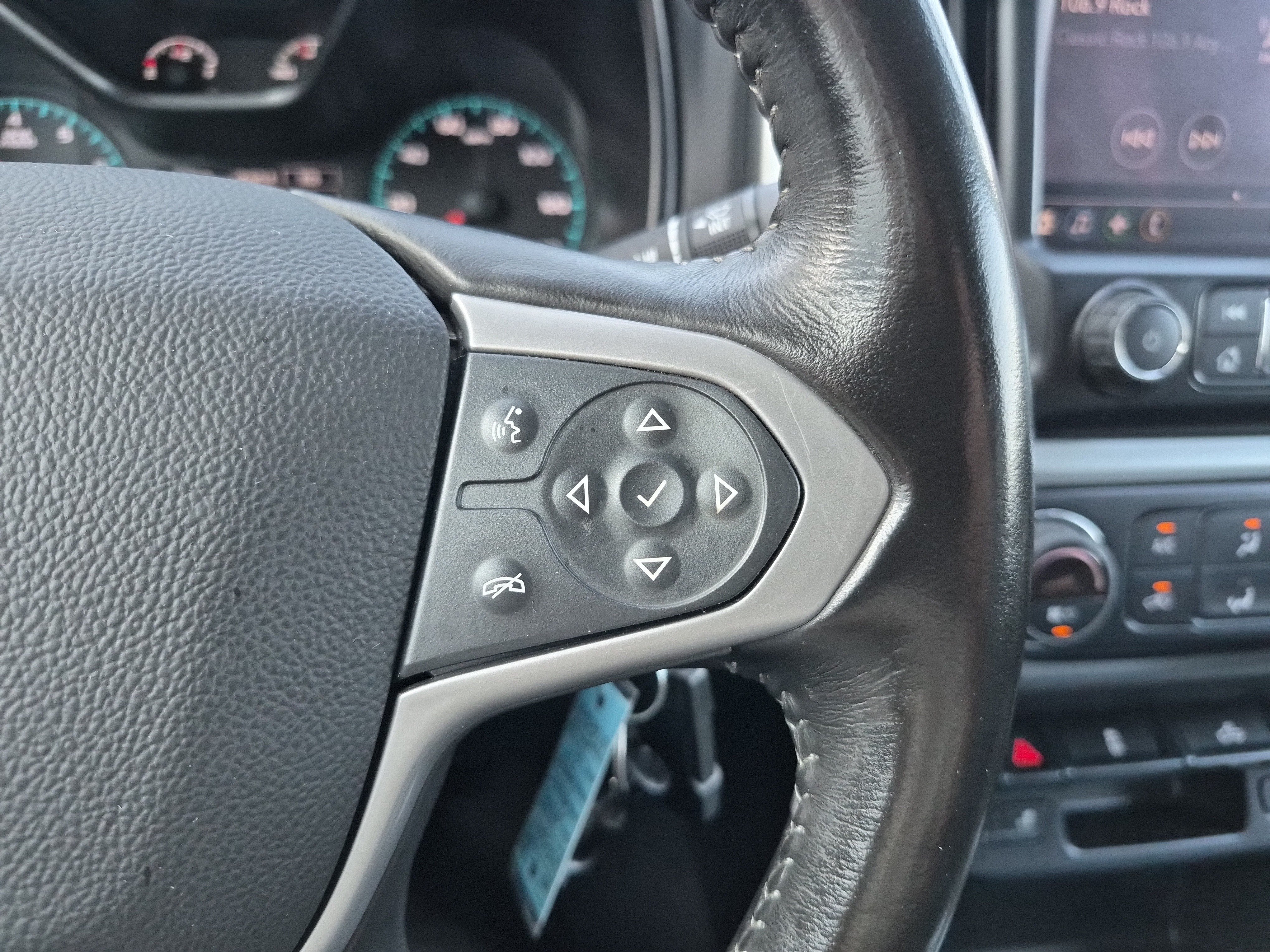 Used 2022 Chevrolet Colorado LT w/ Luxury Package AWD/4WD image 25
