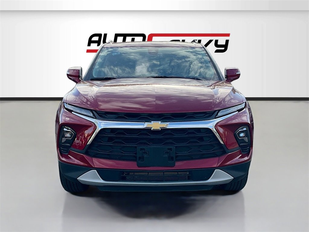 Used 2025 Chevrolet Blazer LT image 2