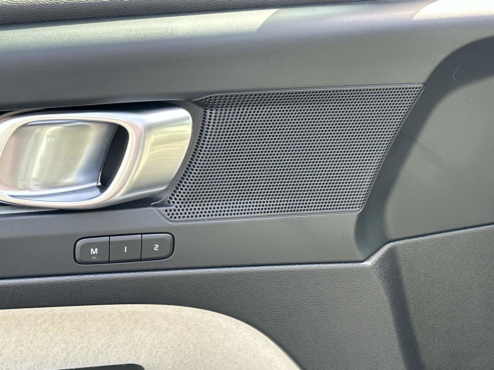 Certified 2026 Volvo XC40 B5 Plus w/ Protection Package Premier image 16