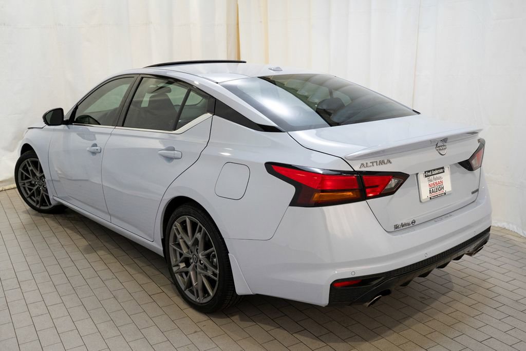 Certified 2024 Nissan Altima 2.0 SR image 3