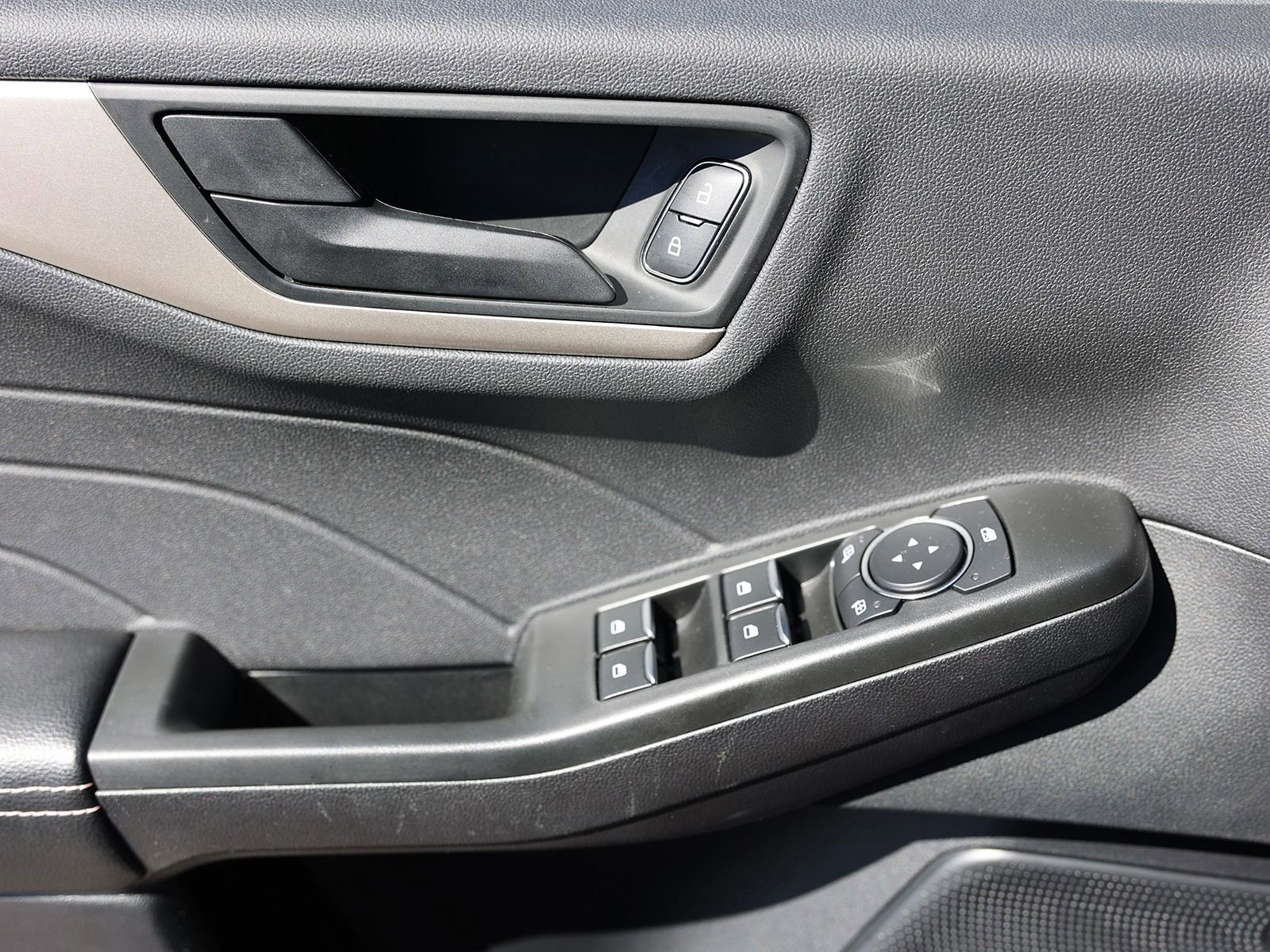 Certified 2022 Ford Escape SE w/ Cold Weather Package image 35