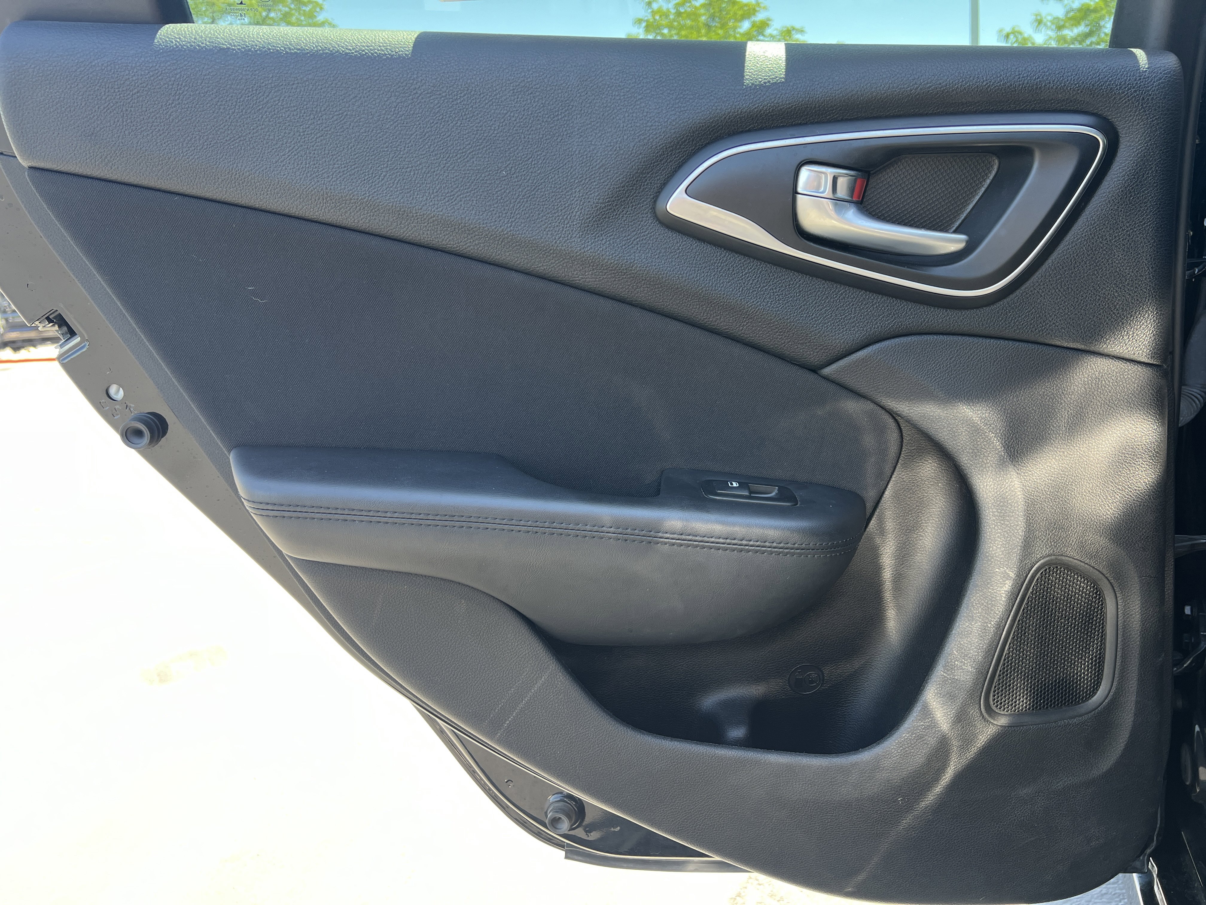 Used 2015 Chrysler 200 Limited w/ Convenience Group FWD image 24