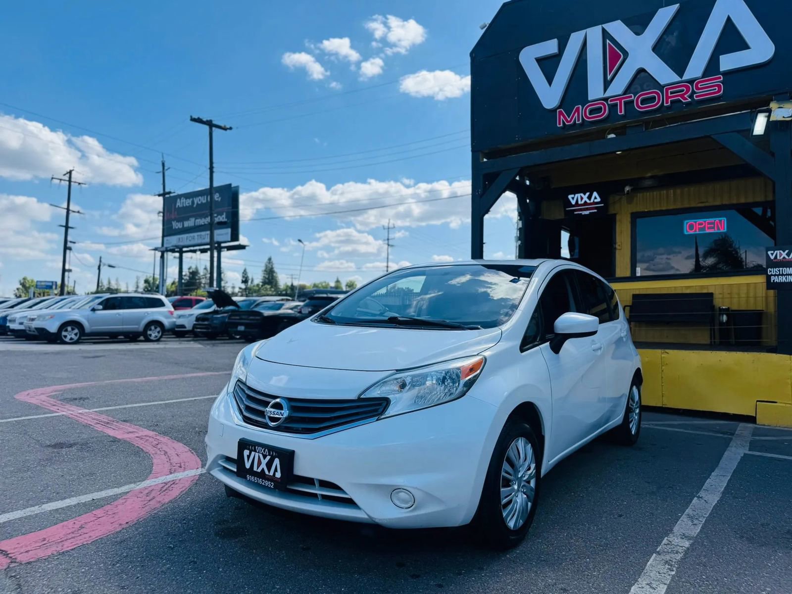 Used 2016 Nissan Versa Note SV FWD image 1