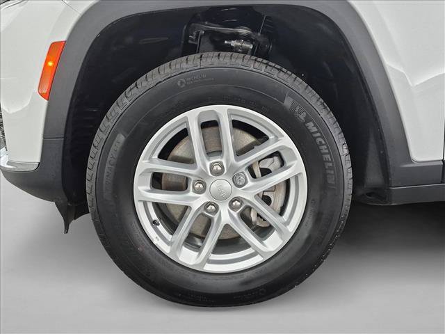 Used 2025 Jeep Grand Cherokee L Laredo w/ Luxury Tech Group I RWD image 25