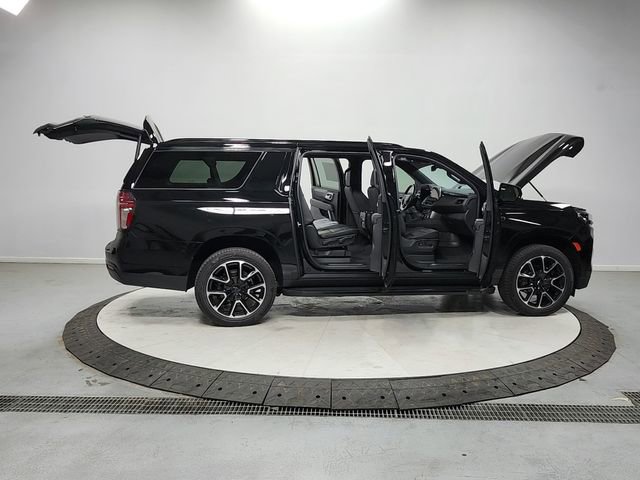 Used 2024 Chevrolet Suburban RST RWD image 16