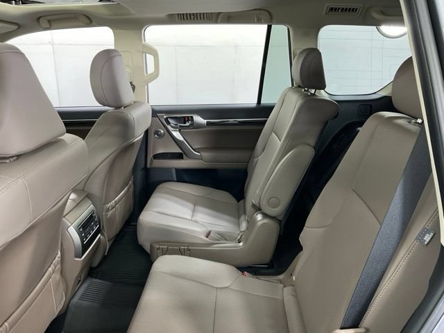 Used 2023 Lexus GX 460 Premium w/ Accessory Package AWD/4WD image 31
