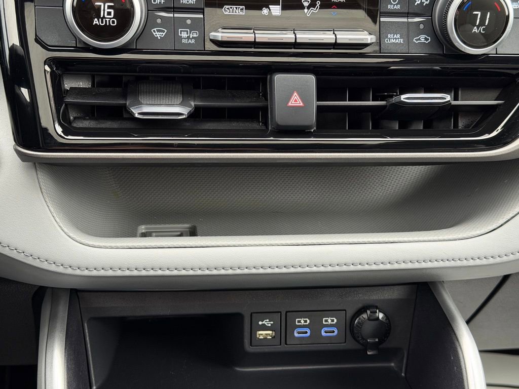 Used 2022 Toyota Highlander XLE AWD/4WD image 21
