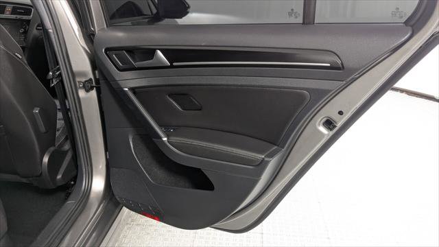 Used 2017 Volkswagen Golf R 4-Door image 18