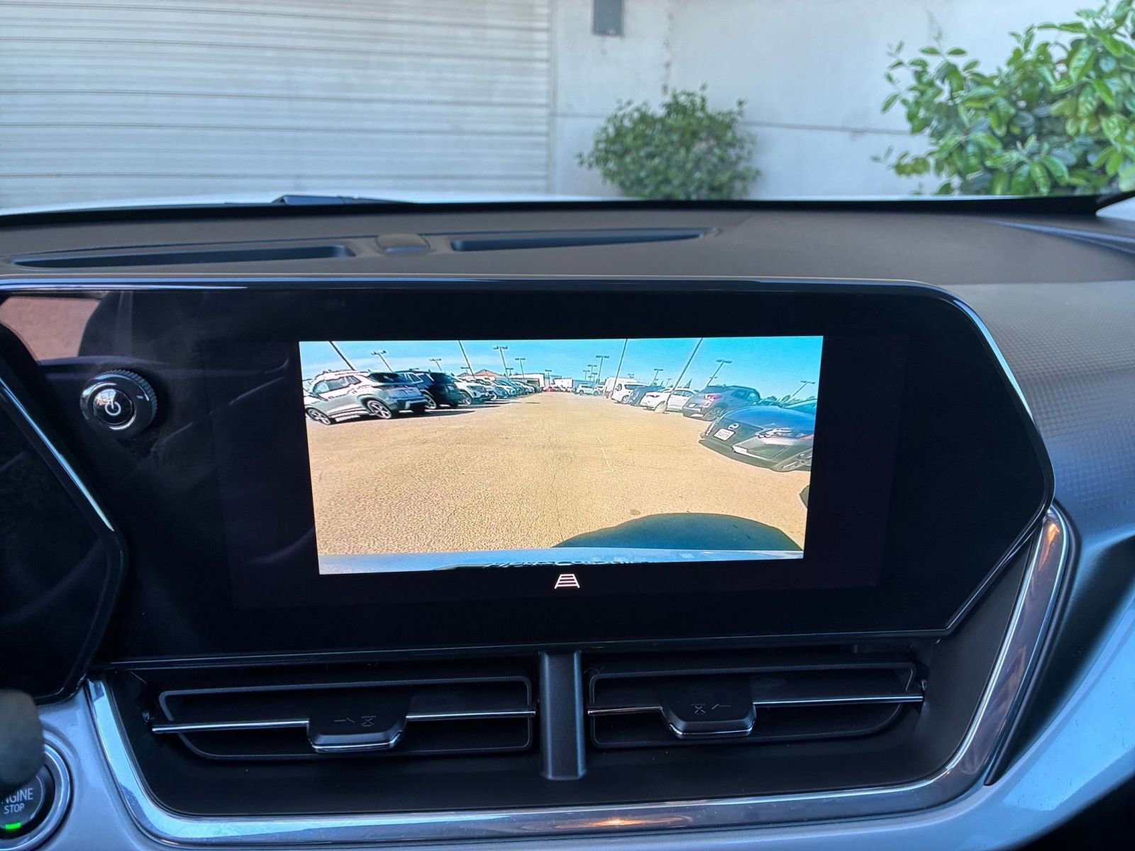 Used 2025 Chevrolet Trax LT image 24