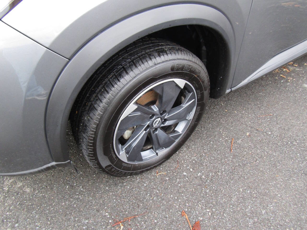 Used 2025 Nissan Rogue SV image 33