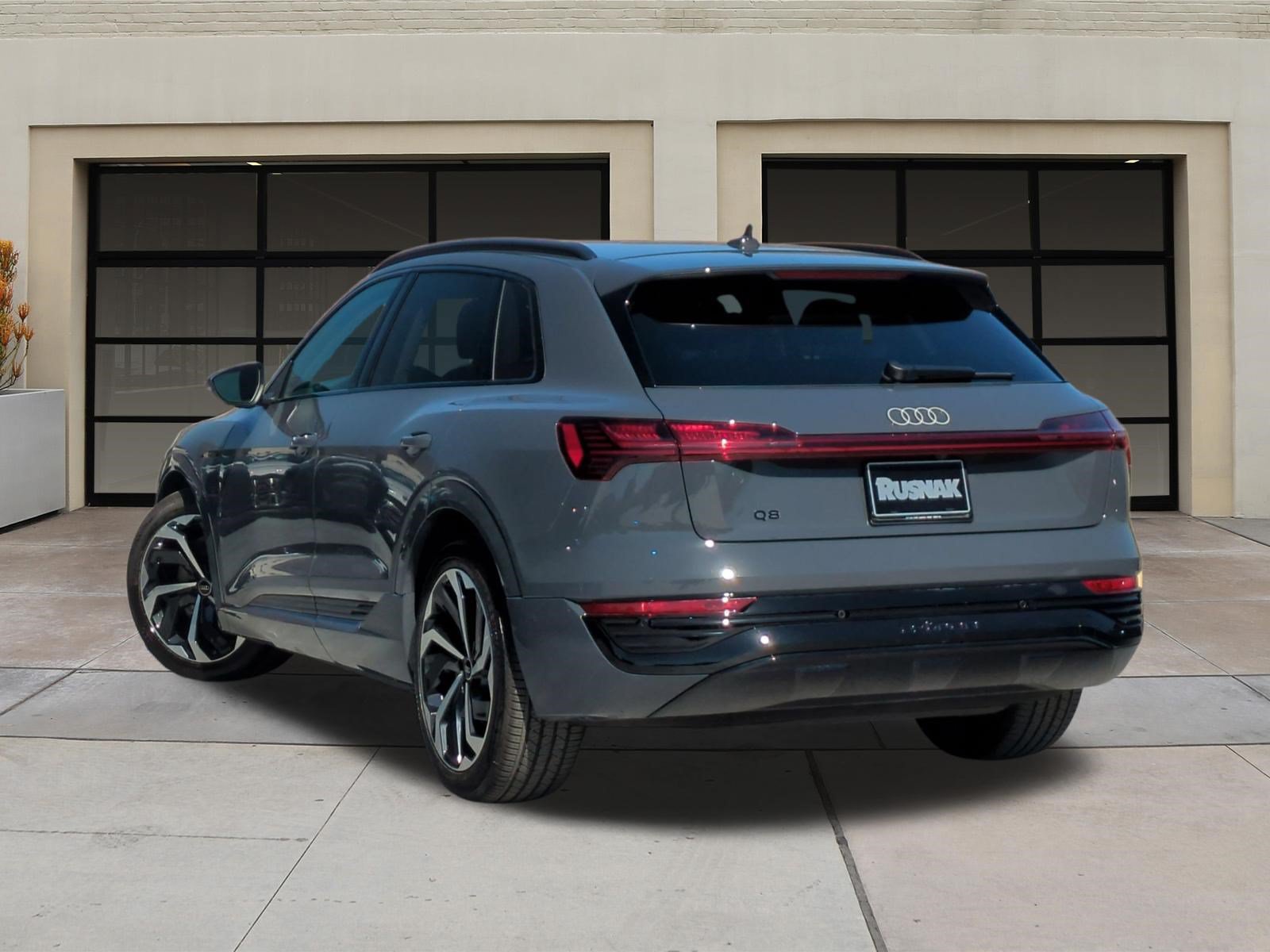 Used 2024 Audi Q8 e-tron Premium Plus w/ Premium Plus Package AWD/4WD image 2