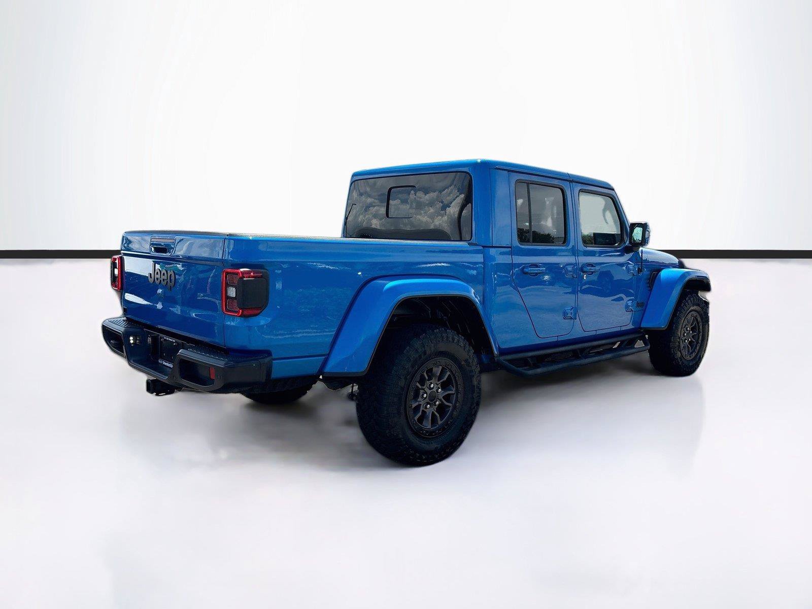 Used 2023 Jeep Gladiator Overland AWD/4WD image 7
