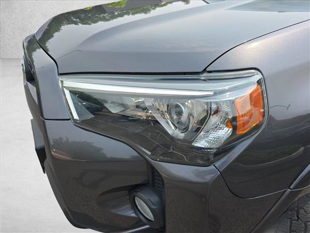 Used 2020 Toyota 4Runner SR5 AWD/4WD image 29