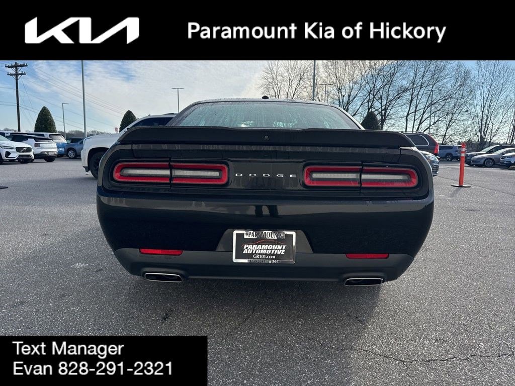 Used 2023 Dodge Challenger SXT image 6