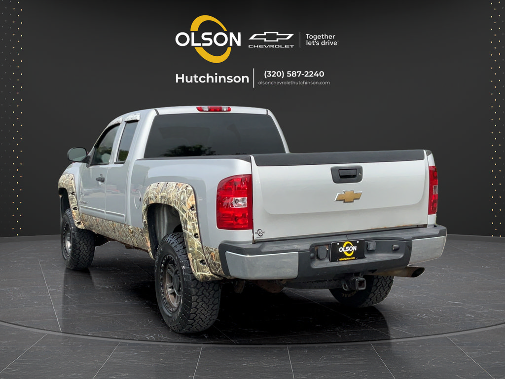 Used 2010 Chevrolet Silverado 2500 LT w/ Interior Plus Package AWD/4WD image 5