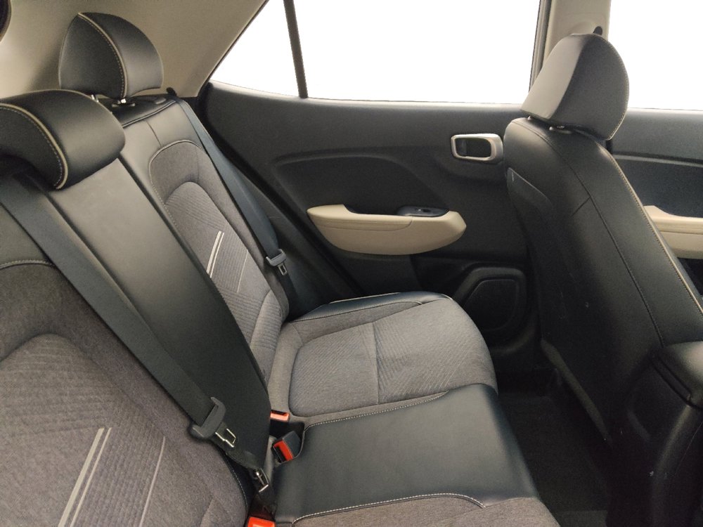 Used 2021 Hyundai Venue FWD image 19