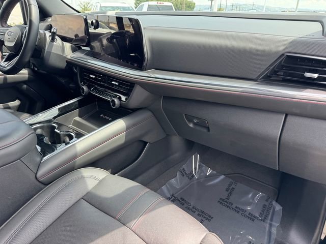 Used 2025 Chevrolet Suburban RST AWD/4WD image 5