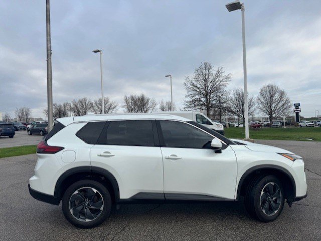 Used 2024 Nissan Rogue SV w/ SV Premium Package image 10