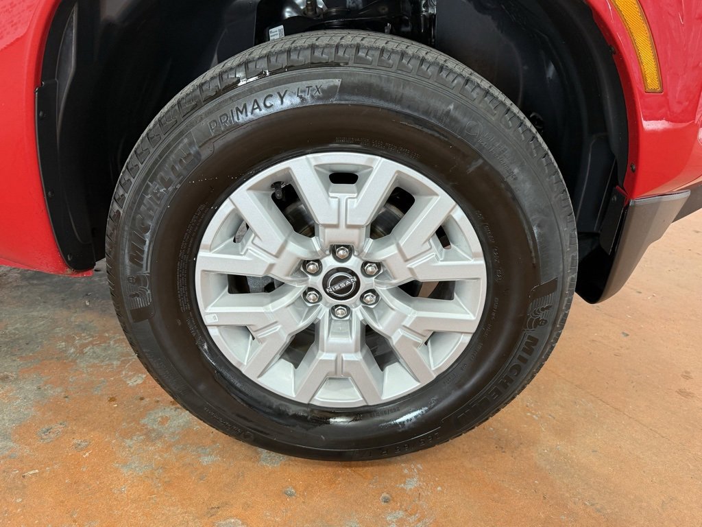 Used 2023 Nissan Frontier SV image 12