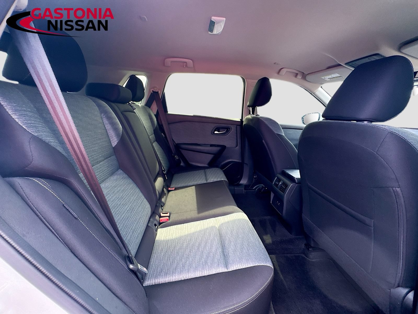 Used 2023 Nissan Rogue SV FWD image 35