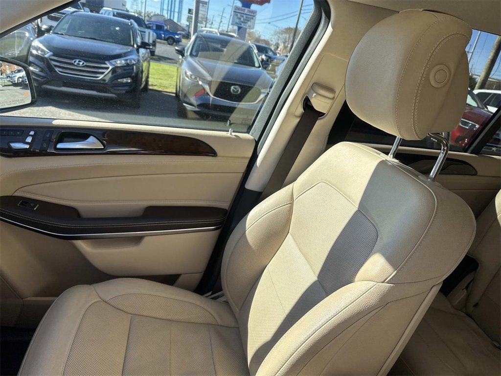 Used 2018 Mercedes-Benz GLS 550 4MATIC w/ Driver Assistance Package image 17