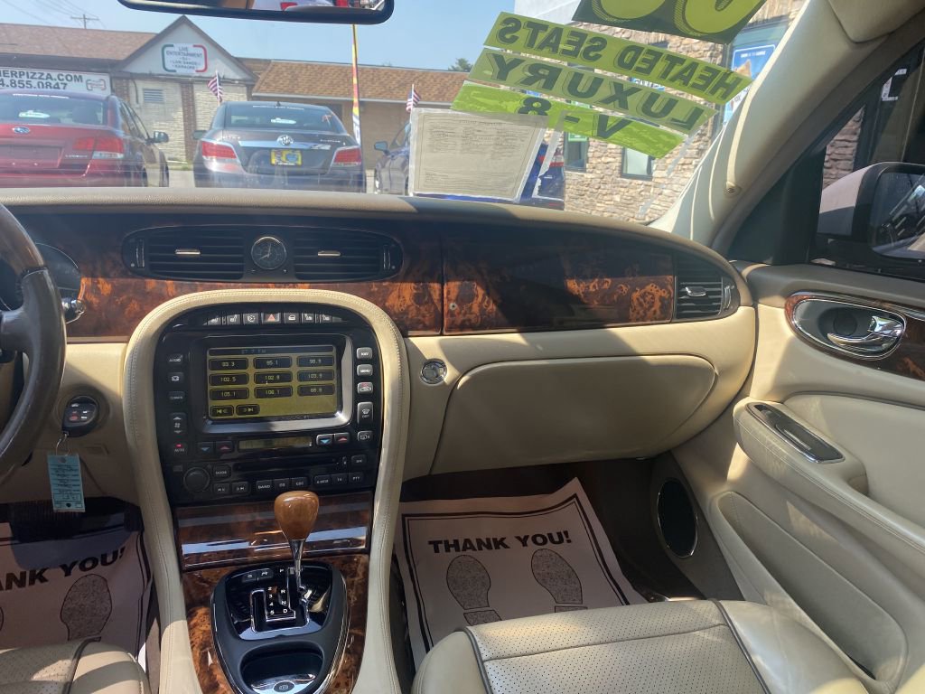 Used 2008 Jaguar XJ8 image 11
