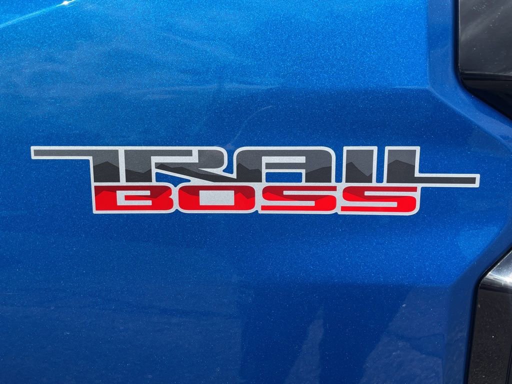 Used 2023 Chevrolet Colorado Trail Boss w/ Technology Package AWD/4WD image 7