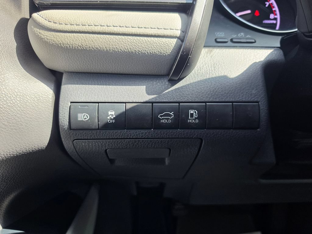 Used 2019 Toyota Camry LE FWD image 21