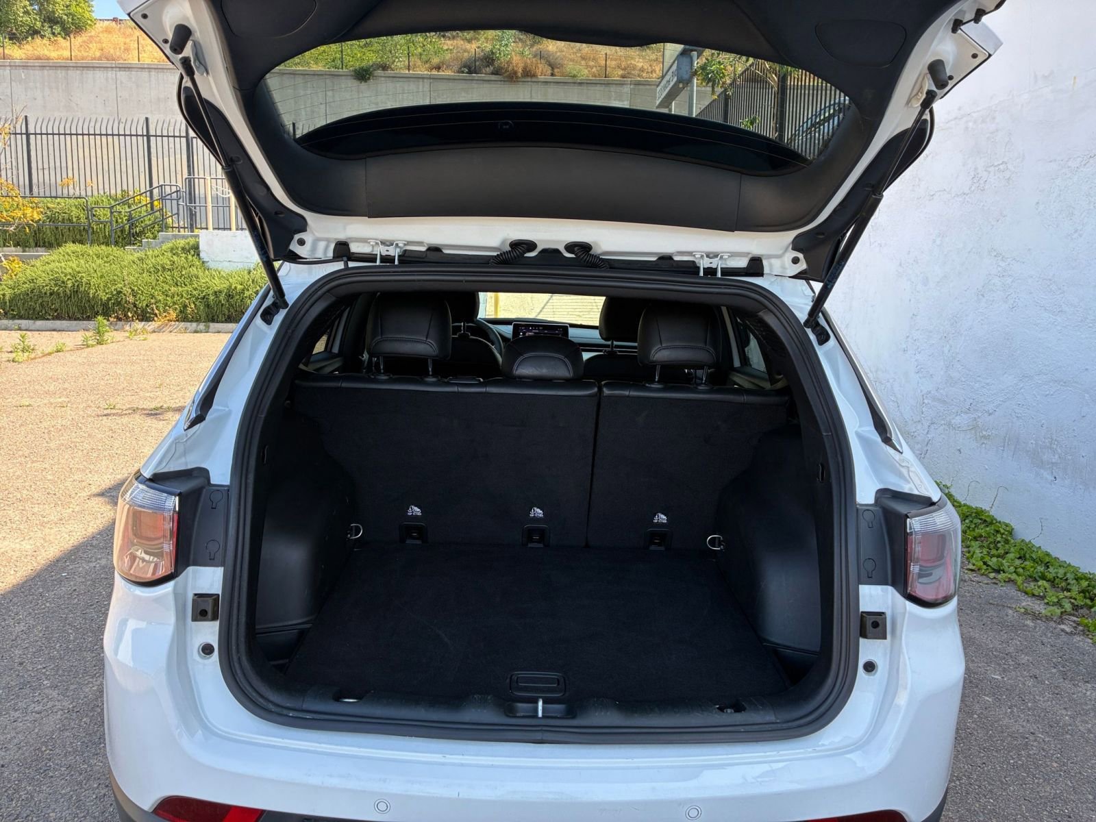 Used 2025 Jeep Compass Limited AWD/4WD image 32